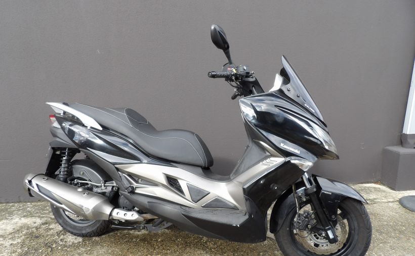 KAWASAKI J300 2