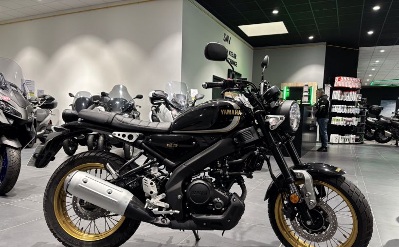 YAMAHA XSR 125 Legacy 5