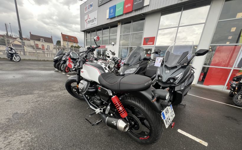 MOTO GUZZI V7 STONE 22