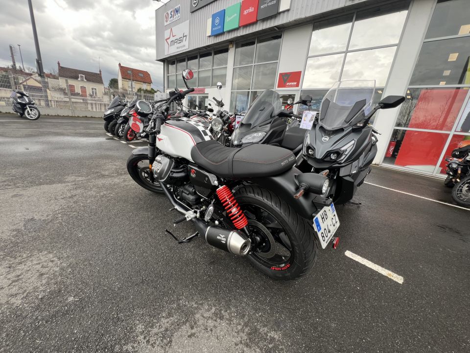 MOTO GUZZI V7 STONE 22