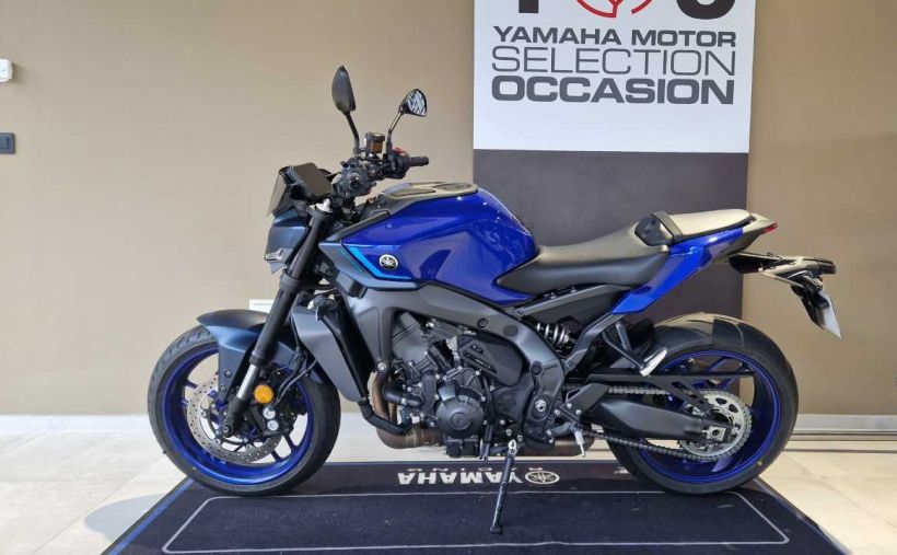 YAMAHA MT-09  Y-AMT 1