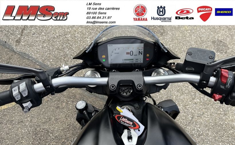DUCATI MONSTER 821 1