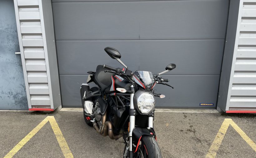 DUCATI MONSTER 821 2