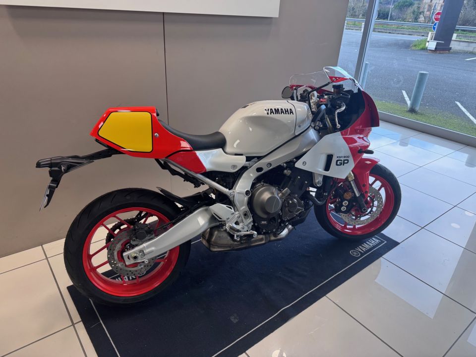 YAMAHA XSR 900 GP 2