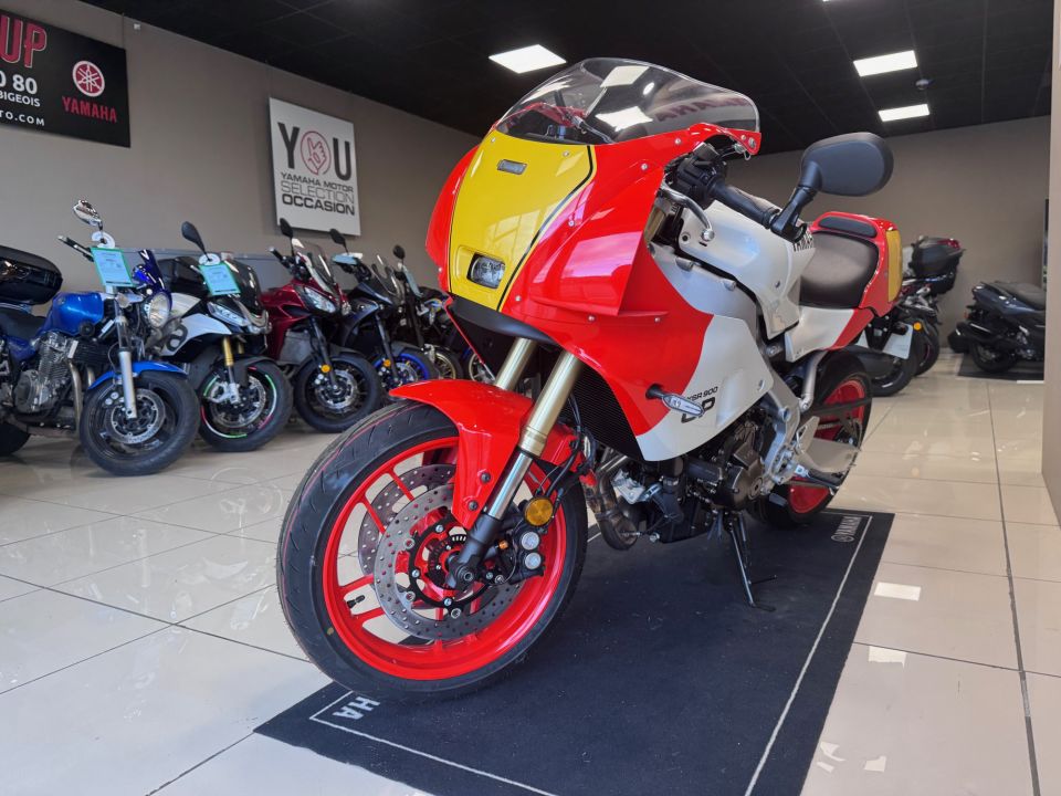 YAMAHA XSR 900 GP 4