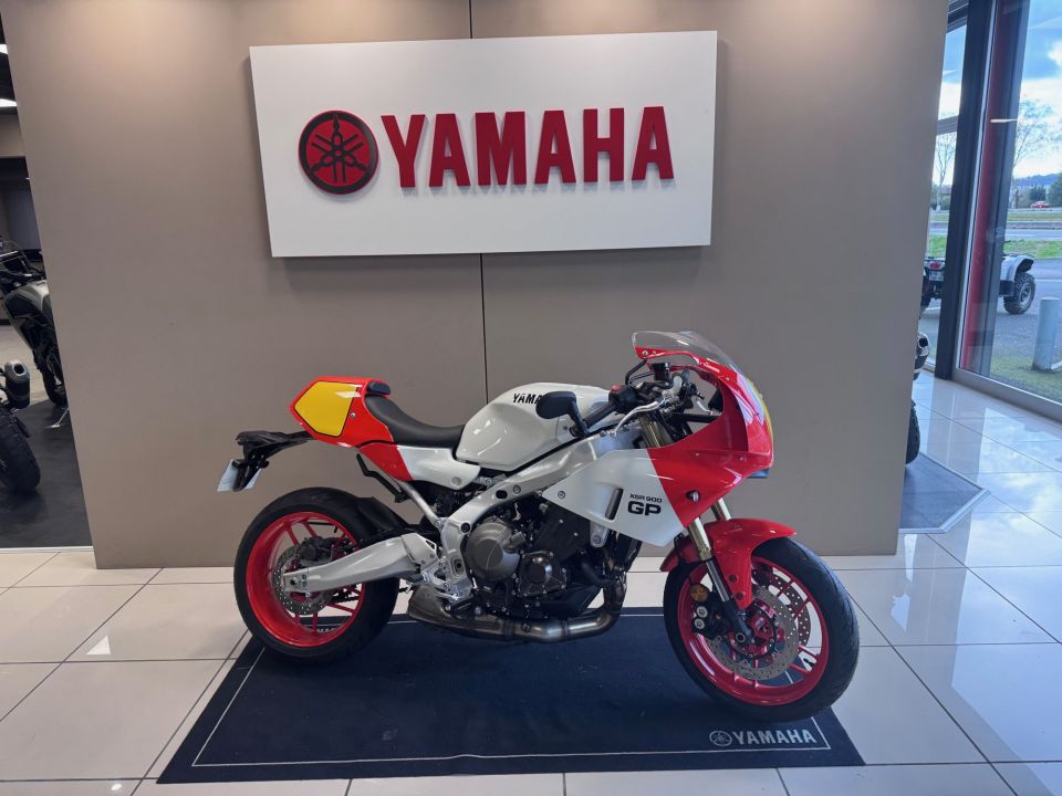 YAMAHA XSR 900 GP 10