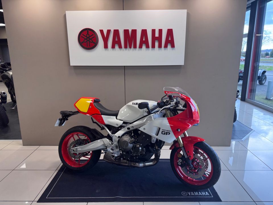 YAMAHA XSR 900 GP 6
