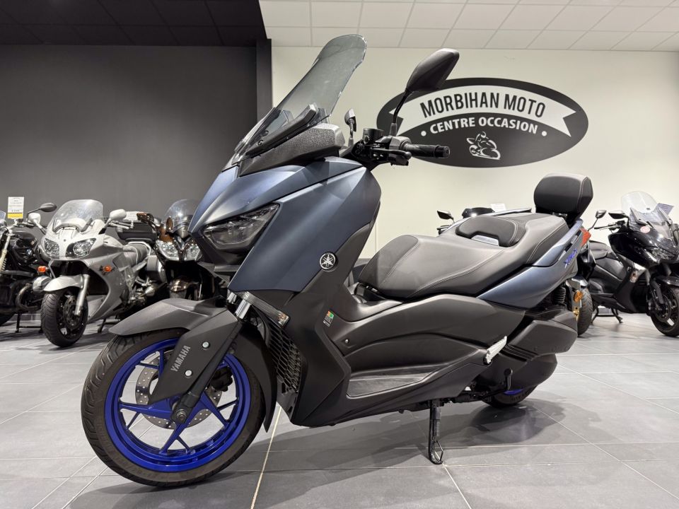 YAMAHA XMAX 300 0