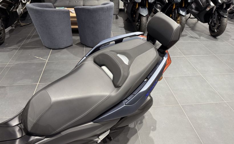 YAMAHA XMAX 300 3