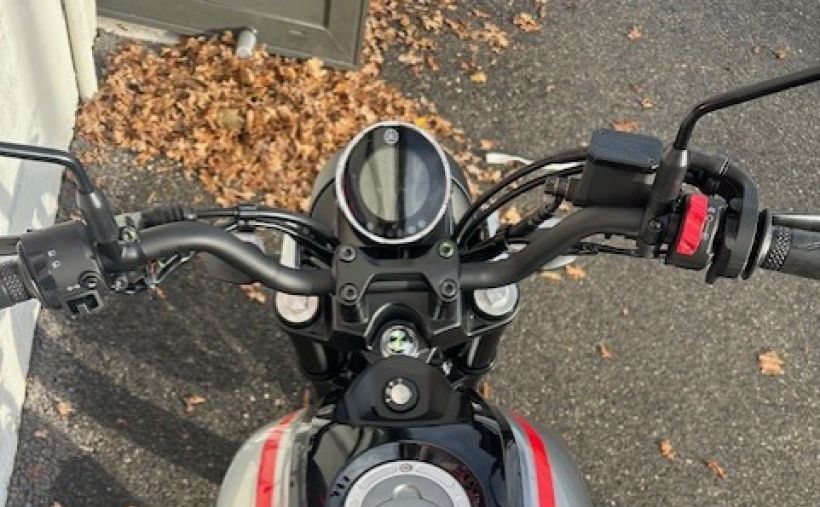 YAMAHA XSR 125 Legacy 3