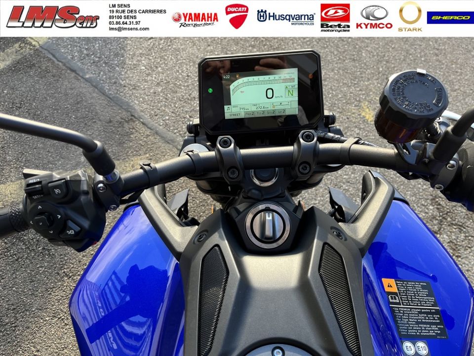 YAMAHA MT-09  Y-AMT 6