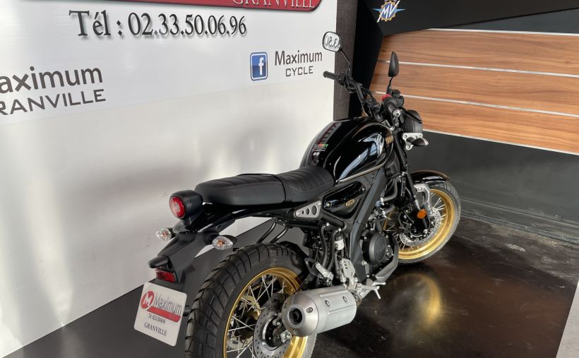 YAMAHA XSR 125 Legacy 6