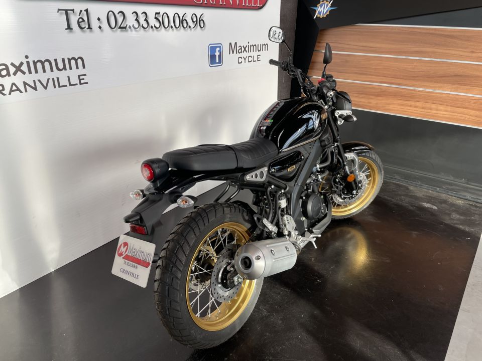 YAMAHA XSR 125 Legacy 6