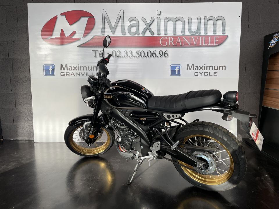YAMAHA XSR 125 Legacy 24