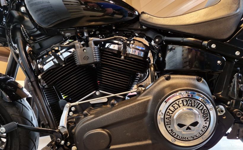 HARLEY-DAVIDSON SOFTAIL FAT BOB 1800 6