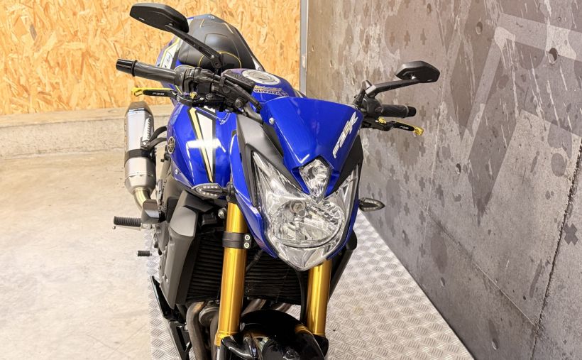 YAMAHA FZ8 R 9
