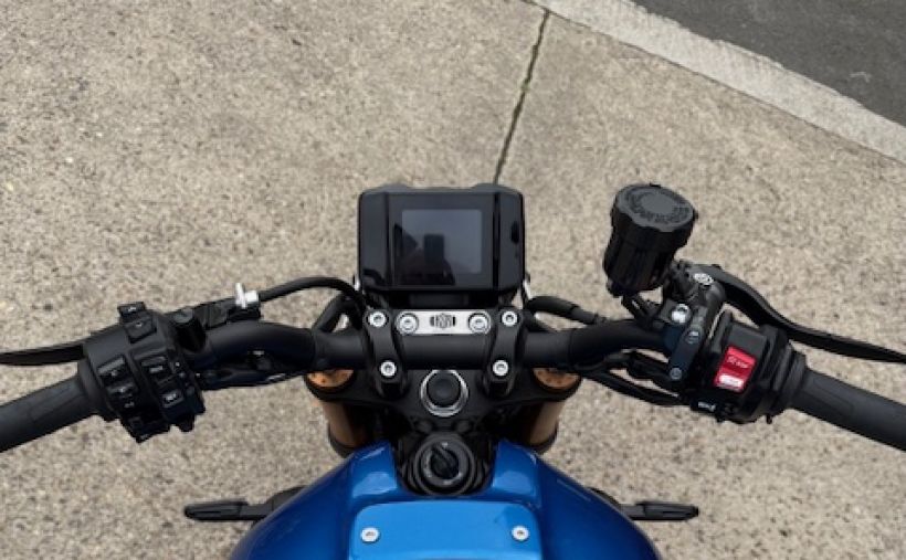 YAMAHA XSR 900 7