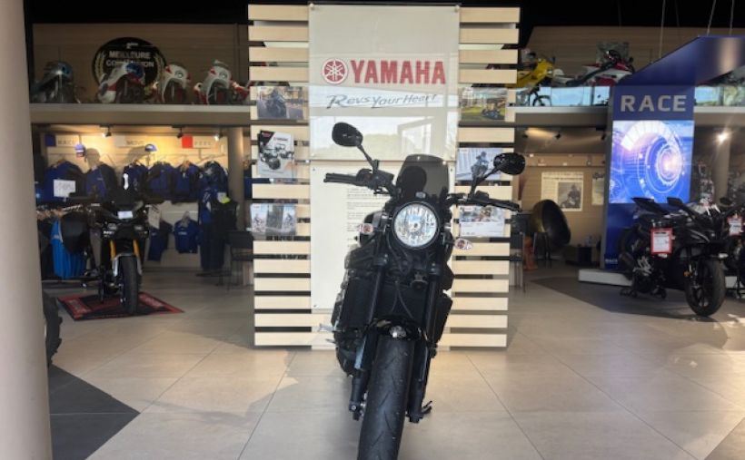 YAMAHA YAMAHA XSR 900 AKRAPOVIC +DE 2700€ D'EQUIPEMENT GTIE 12 MOIS 135€/MOIS* 2