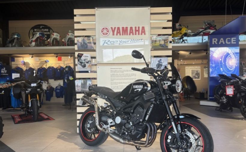 YAMAHA YAMAHA XSR 900 AKRAPOVIC +DE 2700€ D'EQUIPEMENT GTIE 12 MOIS 135€/MOIS* 1