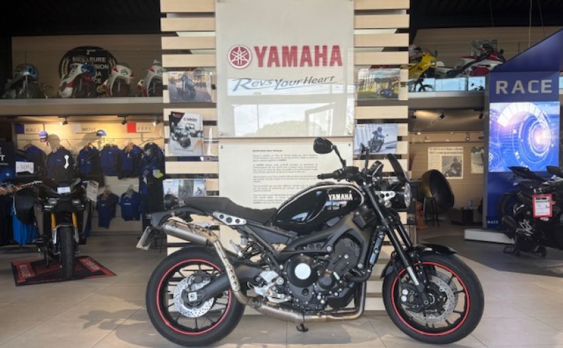 YAMAHA YAMAHA XSR 900 AKRAPOVIC +DE 2700€ D'EQUIPEMENT GTIE 12 MOIS 135€/MOIS* 0