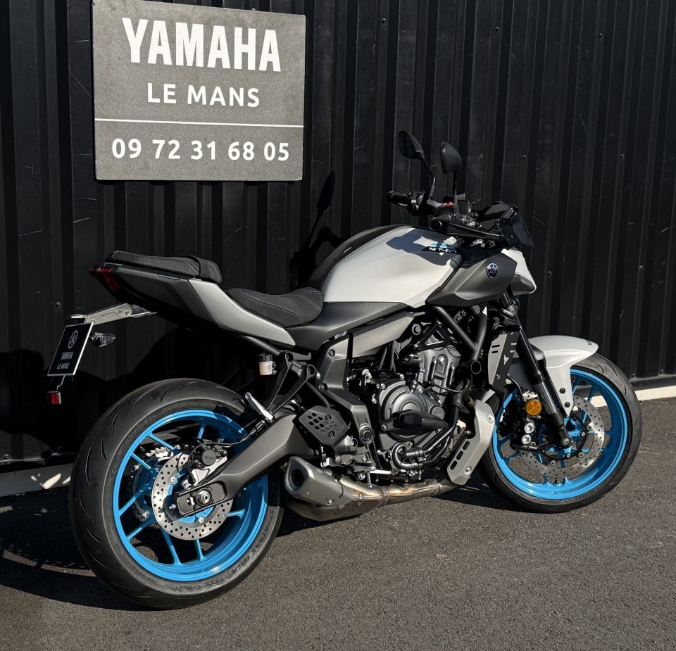 YAMAHA MT-07 10