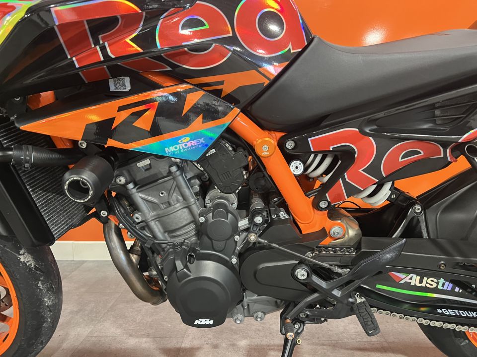 KTM 890 DUKE R 28