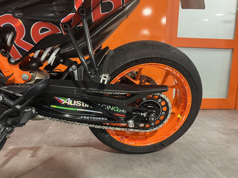 KTM 890 DUKE R 32