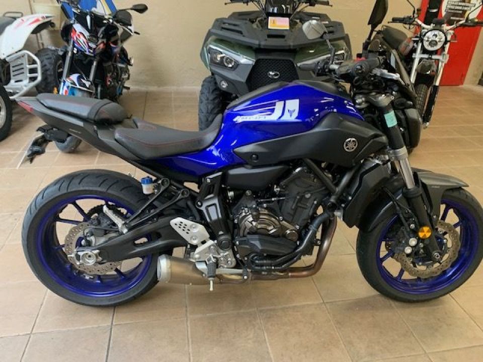 YAMAHA MT-07 8