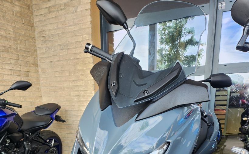 YAMAHA XMAX 300 Tech Max 1