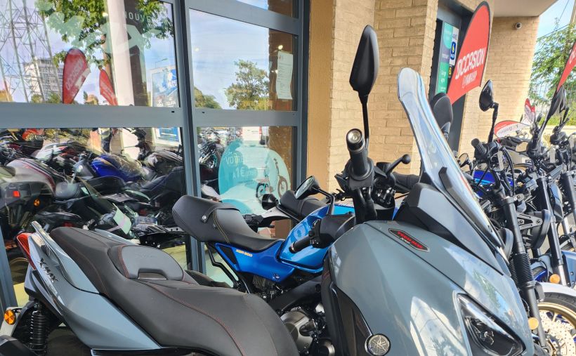 YAMAHA XMAX 300 Tech Max 2