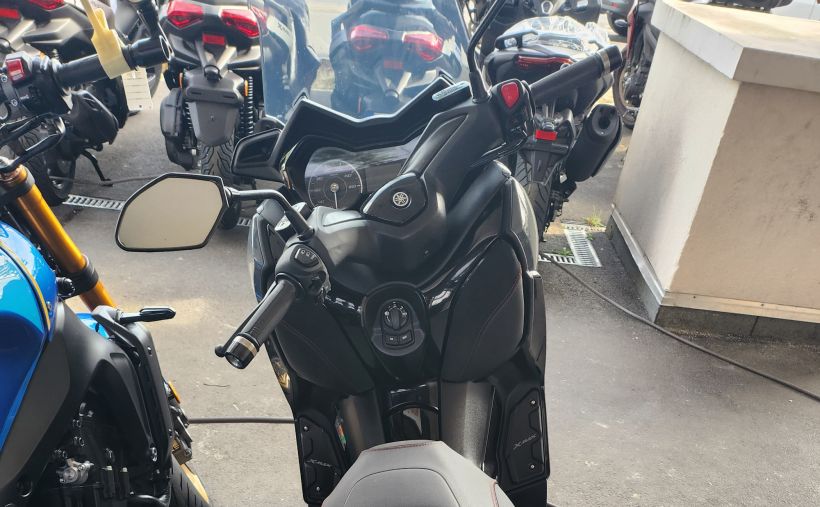 YAMAHA XMAX 300 Tech Max 3