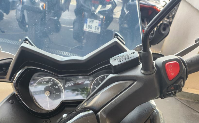 YAMAHA XMAX 300 Tech Max 4
