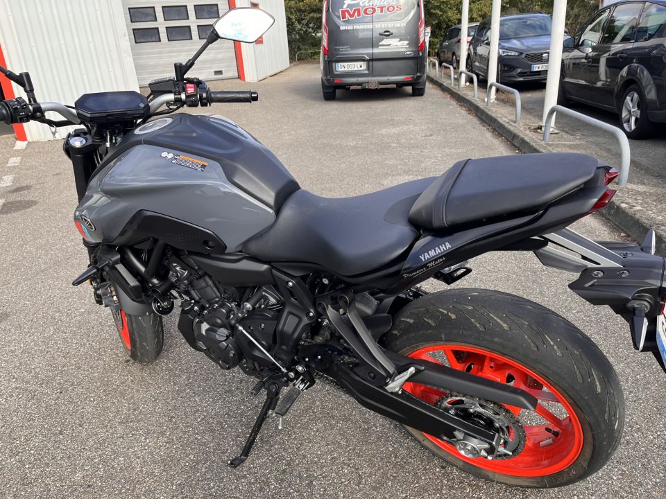 YAMAHA MT-07 3