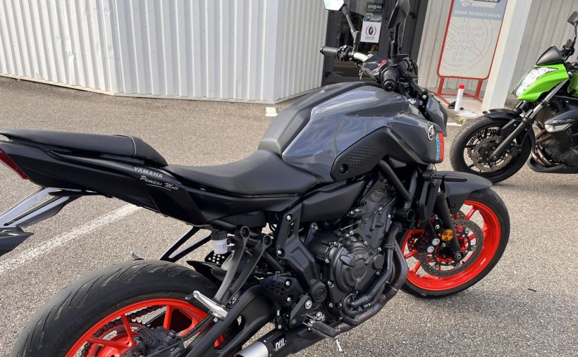 YAMAHA MT-07 9
