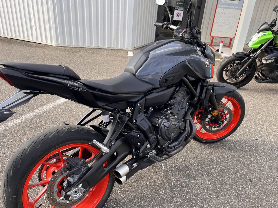 YAMAHA MT-07 9