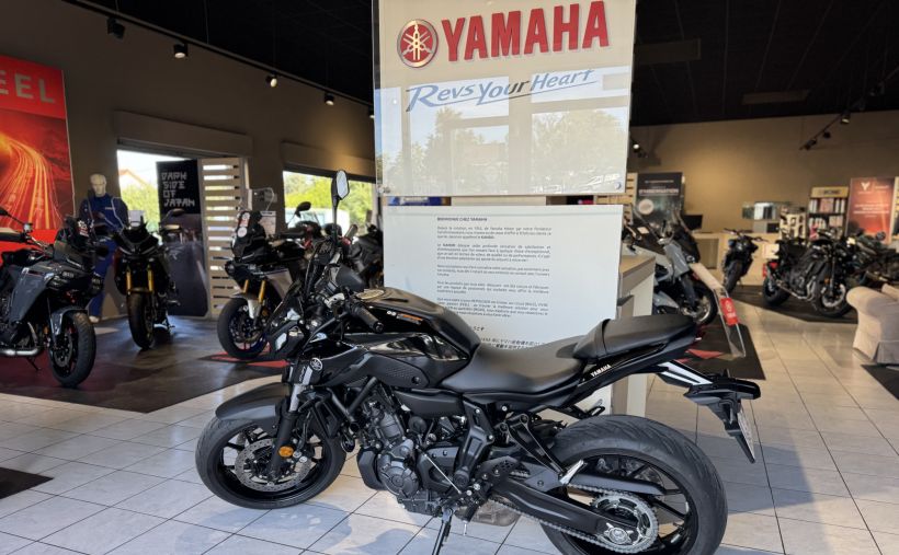 YAMAHA MT-07 (47.5CV) 3