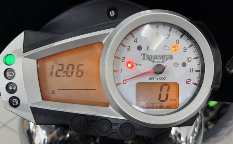 TRIUMPH SPEED TRIPLE 1050 3