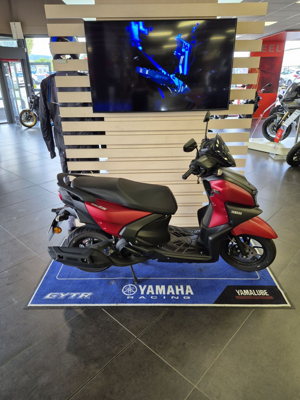YAMAHA RayZR 125 4