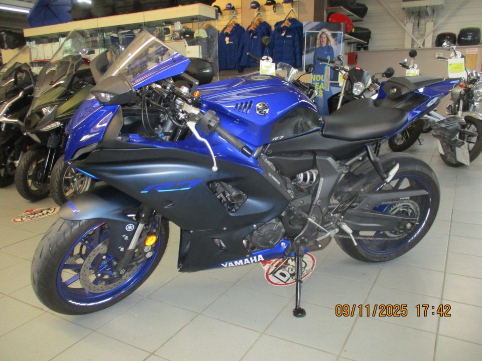 YAMAHA YZF-R7 0