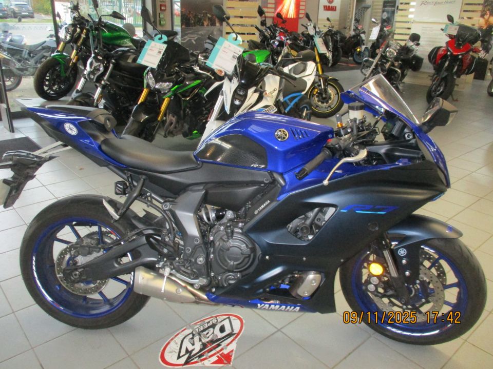 YAMAHA YZF-R7 10