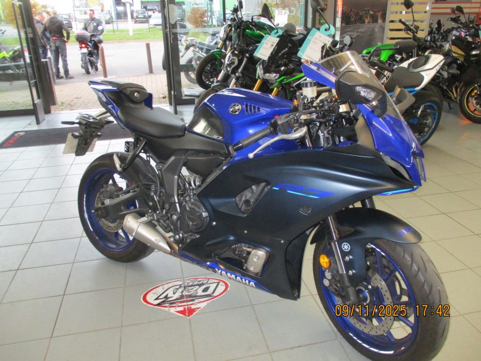 YAMAHA YZF-R7 20