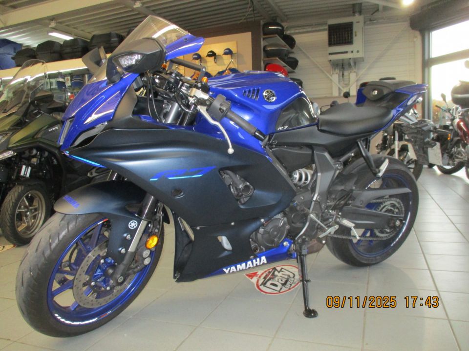 YAMAHA YZF-R7 40