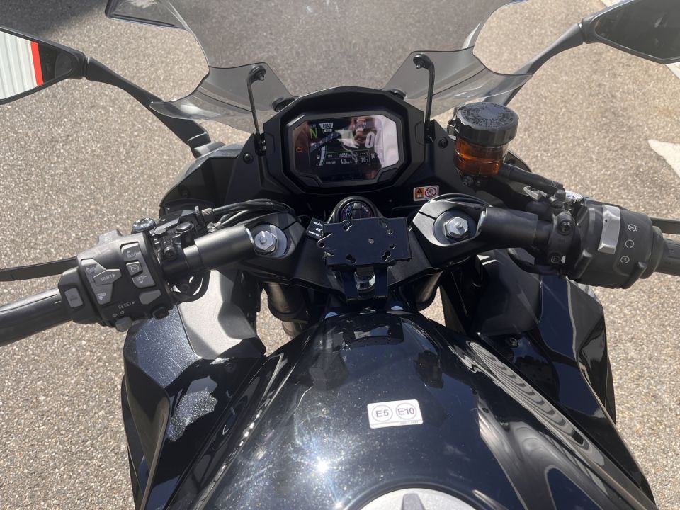 KAWASAKI NINJA 1000 SX 12