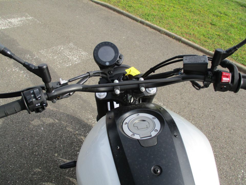 YAMAHA XSR 700 LEGACY 12