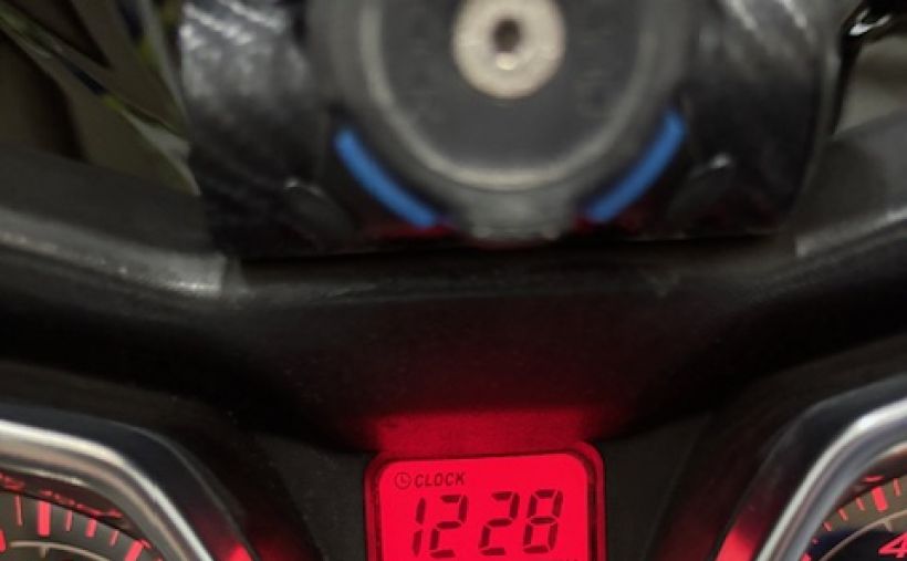 YAMAHA X-MAX 400 IRON 4