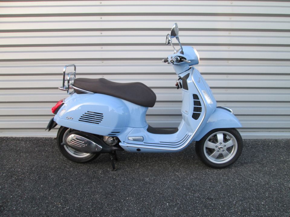 VESPA GTS 300 SUPER 8