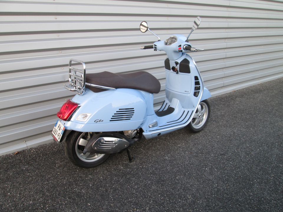 VESPA GTS 300 SUPER 16