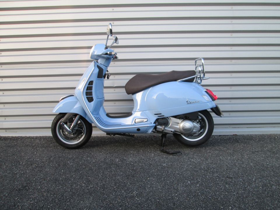 VESPA GTS 300 SUPER 24