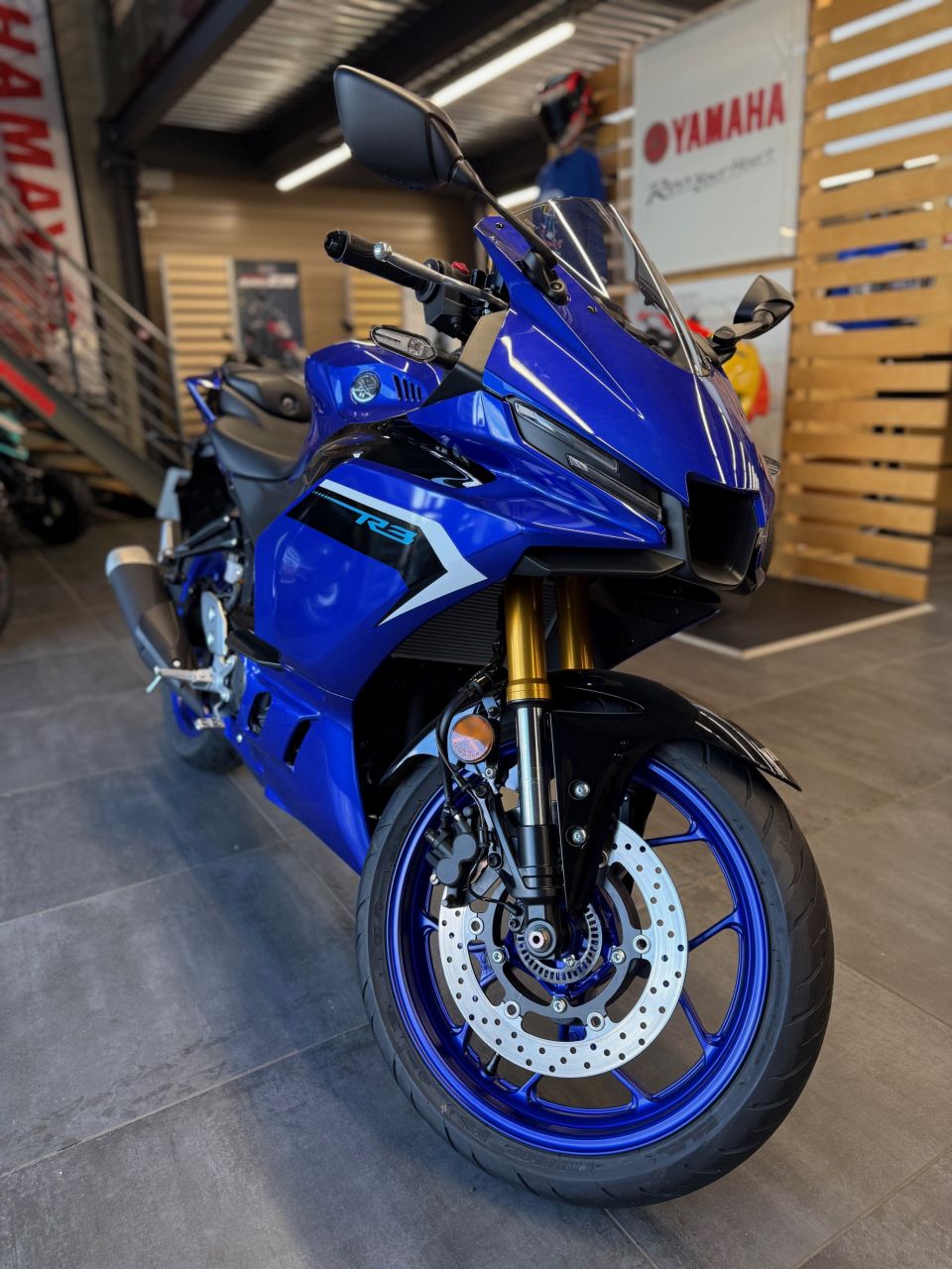YAMAHA R3 8