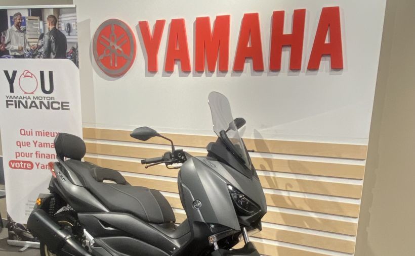 YAMAHA XMAX 300 Tech Max 1
